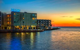 Sailport Waterfront Suites Hotel